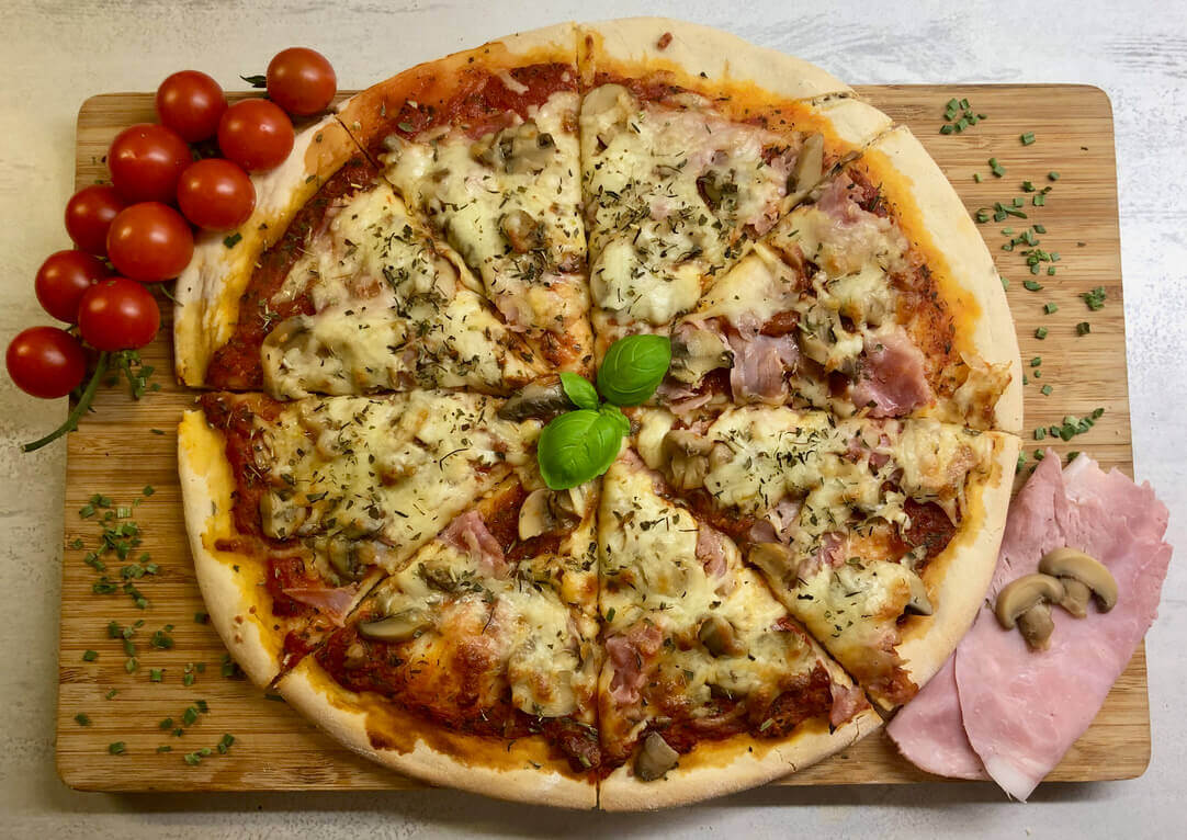 Pizza Prosciutto e Funghi mit Marinade Hamburgo Ahoi - Elbgewürze
